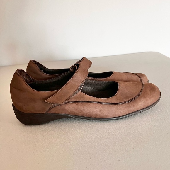 Munro American Alpine Nubuck Leather Mary Jane Shoes Size 9 - Picture 4 of 7
